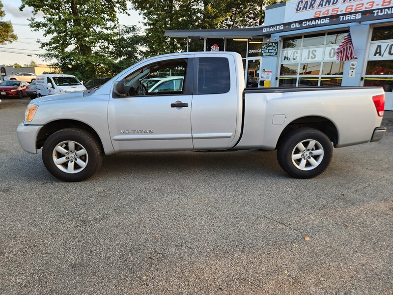 2009 Nissan Titan SE  