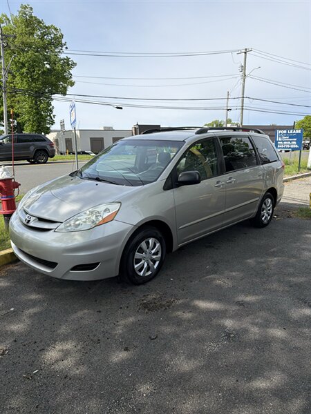 2007 Toyota Sienna CE 7-Passenger  