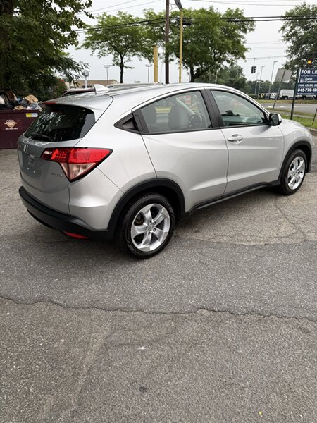 2016 Honda HR-V LX - Photo 2