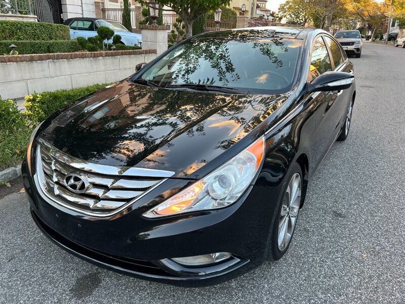 2013 Hyundai SONATA SE 2.0T LTD LEATHER AND MOONROOF  ONE OWNER SENIOR CITZENS VEHICLE SUPER LOW MILES