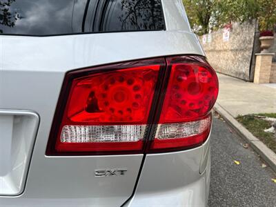 2012 Dodge Journey SXT 7 PASSENGER PA ONE OWNER GARAGE KEPT  NEW TIRES AND BRAKES ALL ORIGINAL   PAINT LIKE NEW - Photo 77 - Brooklyn, NY 11218