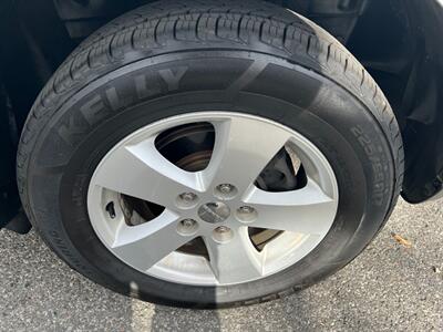 2012 Dodge Journey SXT 7 PASSENGER PA ONE OWNER GARAGE KEPT  NEW TIRES AND BRAKES ALL ORIGINAL   PAINT LIKE NEW - Photo 80 - Brooklyn, NY 11218