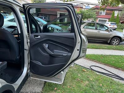 2018 Ford Escape SE 4WD  NEW JERSEY ONE OWNER  FULLY SERVICED NEW TIRES AND BRAKES - Photo 17 - Brooklyn, NY 11218