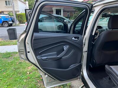 2018 Ford Escape SE 4WD  NEW JERSEY ONE OWNER  FULLY SERVICED NEW TIRES AND BRAKES - Photo 19 - Brooklyn, NY 11218
