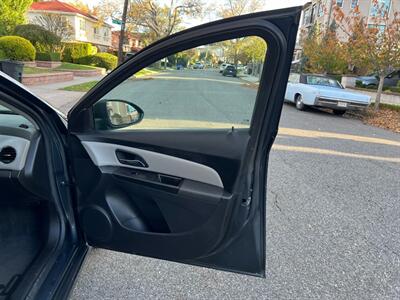2013 Chevrolet Cruze LS Auto   - Photo 21 - Brooklyn, NY 11218