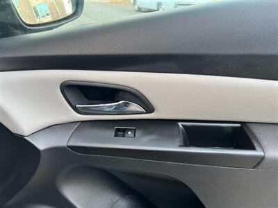 2013 Chevrolet Cruze LS Auto   - Photo 28 - Brooklyn, NY 11218