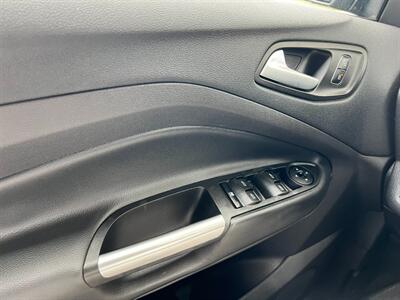 2018 Ford Escape SE 4WD 19 " FACTORY BLACK WHEELS NAVIGATION  PA ONE OWNER NEW  CONTINENTAL TIRES AND BRAKES FULLY SERVICED - Photo 23 - Brooklyn, NY 11218