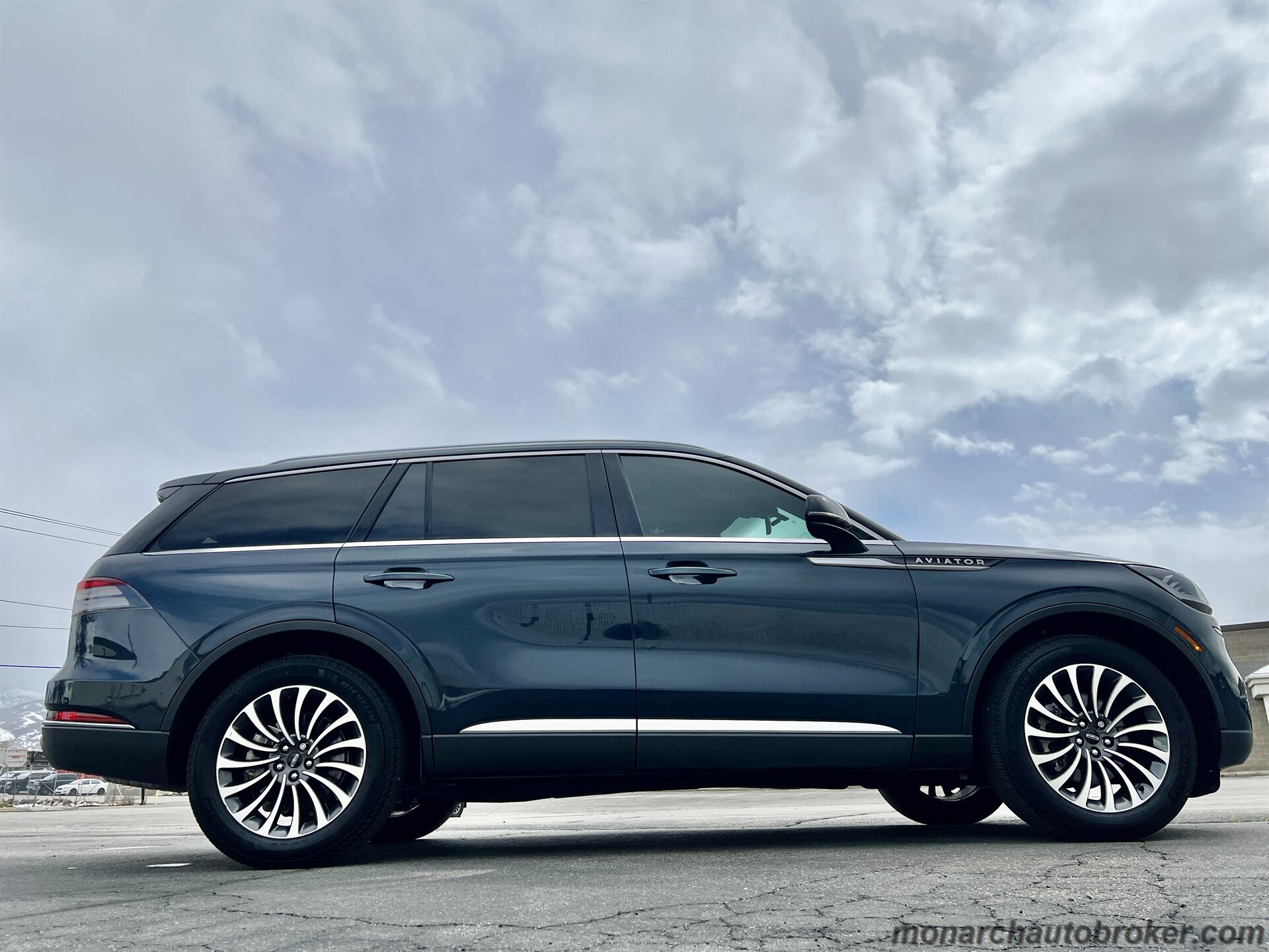 2024 Lincoln Aviator Reserve   - Photo 1 - Washington Terrace, UT 84405