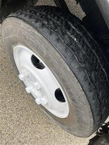 2018 Isuzu NQR   - Photo 10 - Geneva, OH 44041