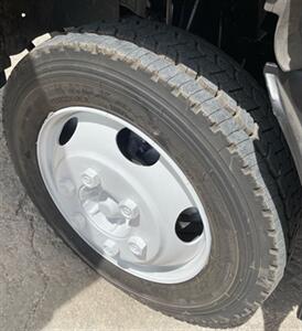2019 Isuzu NQR   - Photo 14 - Geneva, OH 44041