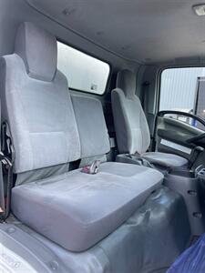 2008 Isuzu NRR 24' Box + Walk Ramp - Photo 18 - Geneva, OH 44041