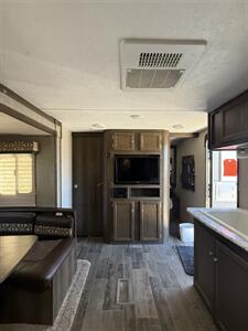 2017 Keystone BULLET 247BHSWE   - Photo 12 - Quincy, CA 95971