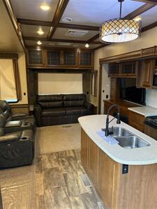 2015 Heartland Bighorn 3160 EL   - Photo 4 - Quincy, CA 95971