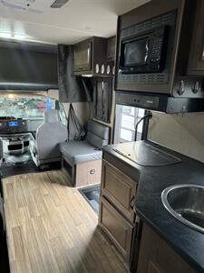 2018 Thor MOTOR COACH M-23A - MAJESTIC E-350 SD   - Photo 13 - Quincy, CA 95971