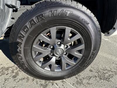 2020 Toyota Tacoma SR5 V6   - Photo 17 - Santa Rosa, CA 95404