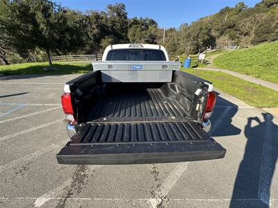 2020 Toyota Tacoma SR5 V6   - Photo 6 - Santa Rosa, CA 95404