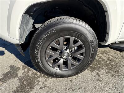 2020 Toyota Tacoma SR5 V6   - Photo 18 - Santa Rosa, CA 95404
