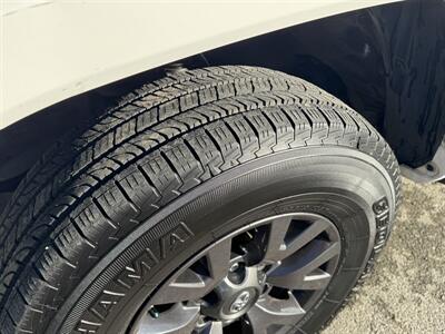 2020 Toyota Tacoma SR5 V6   - Photo 19 - Santa Rosa, CA 95404