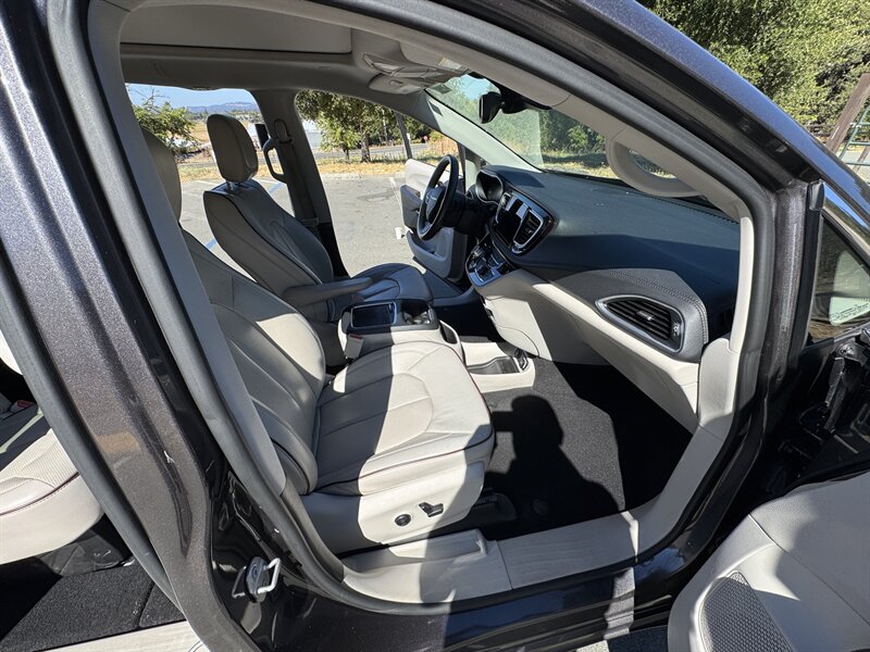 2017 Chrysler Pacifica Limited - Photo 25