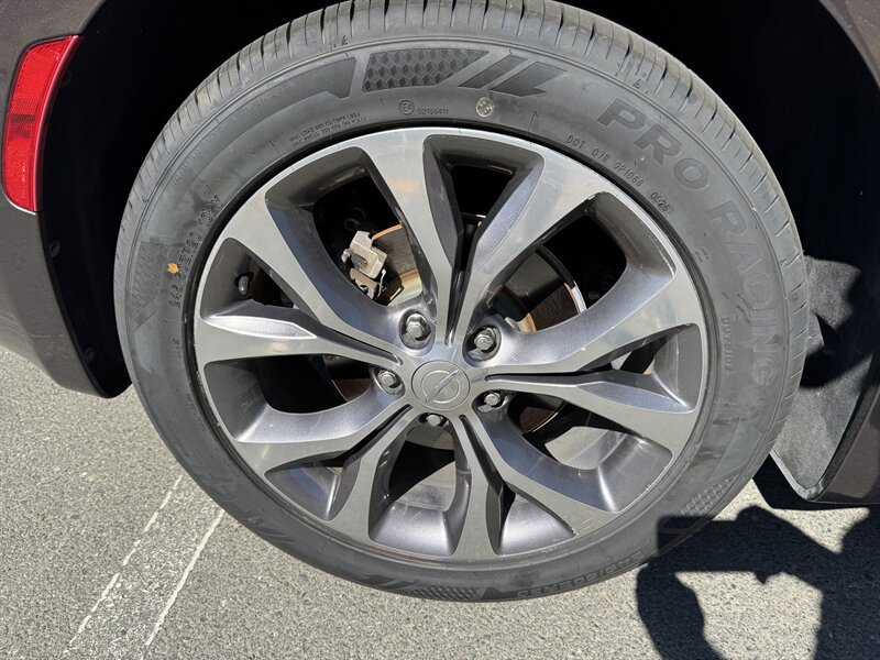 2017 Chrysler Pacifica Limited - Photo 15