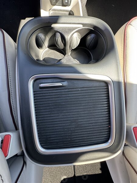 2017 Chrysler Pacifica Limited - Photo 35