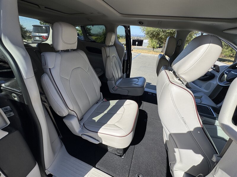 2017 Chrysler Pacifica Limited - Photo 24