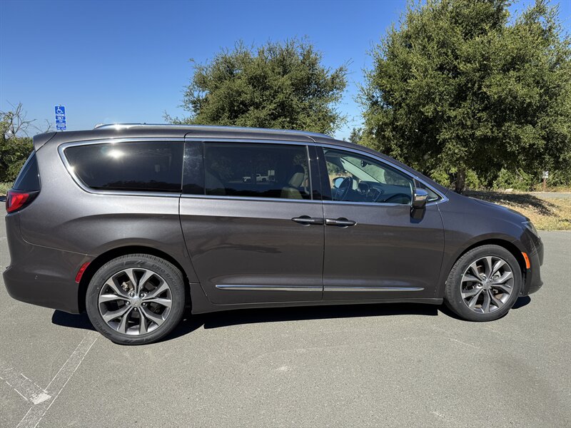 2017 Chrysler Pacifica Limited - Photo 6