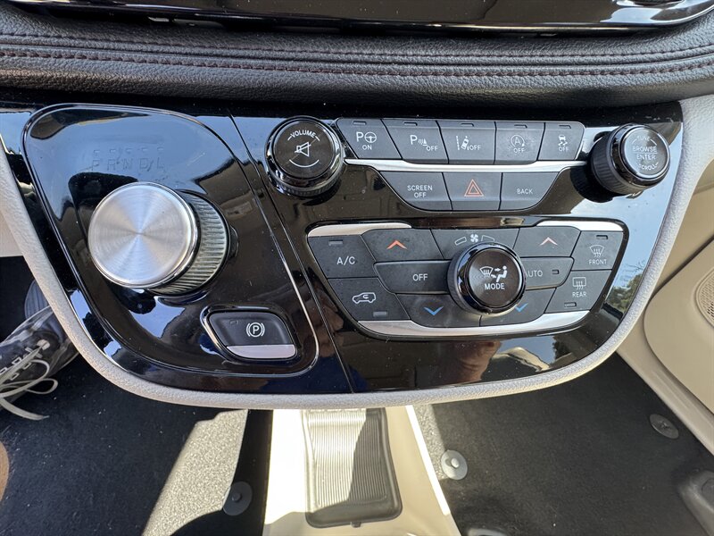 2017 Chrysler Pacifica Limited - Photo 31