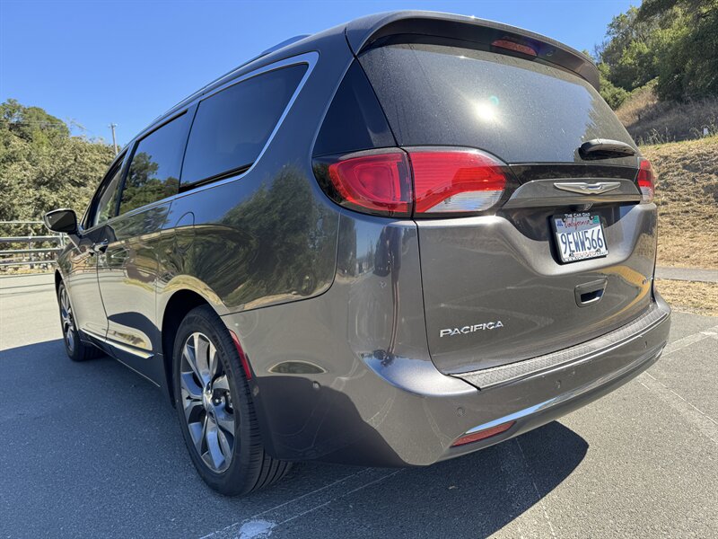 2017 Chrysler Pacifica Limited - Photo 12