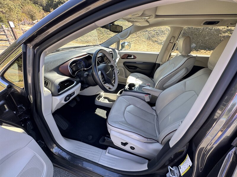 2017 Chrysler Pacifica Limited - Photo 17
