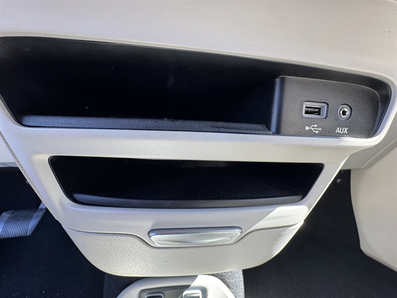 2017 Chrysler Pacifica Limited - Photo 30