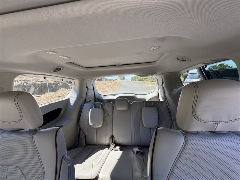 2017 Chrysler Pacifica Limited - Photo 19