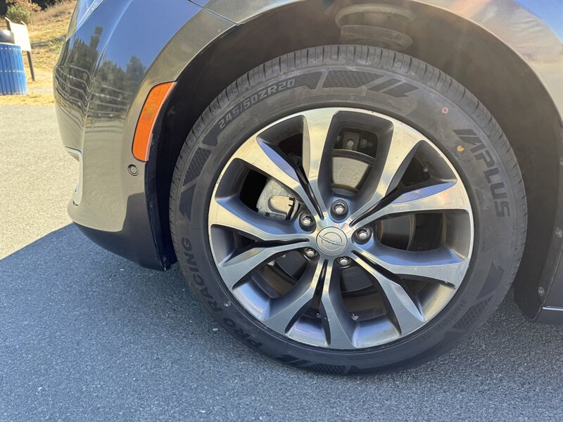 2017 Chrysler Pacifica Limited - Photo 13