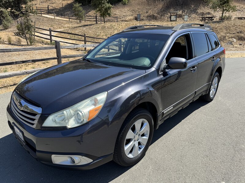 2011 Subaru Outback 2.5i Premium - Photo 1 - Santa Rosa, CA 95404