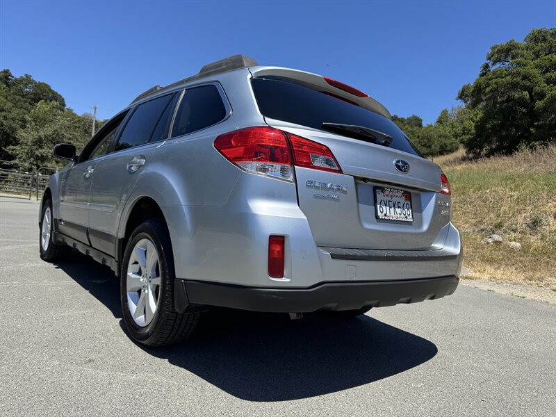 2013 Subaru Outback Premium - Photo 12