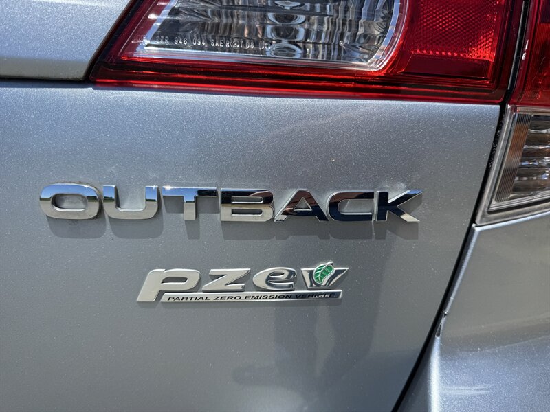 2013 Subaru Outback Premium - Photo 18