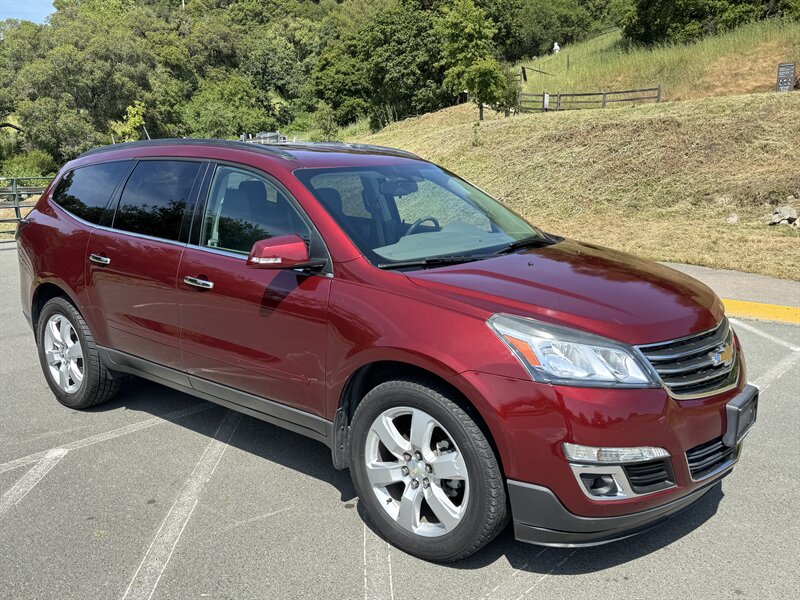 2017 Chevrolet Traverse LT  