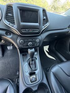 2020 Jeep Cherokee Latitude Plus   - Photo 24 - Santa Rosa, CA 95404