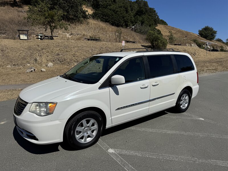 2012 Chrysler Town & Country Touring's photo