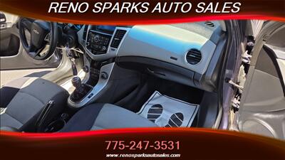 2013 Chevrolet Cruze LS Manual   - Photo 10 - Reno, NV 89502