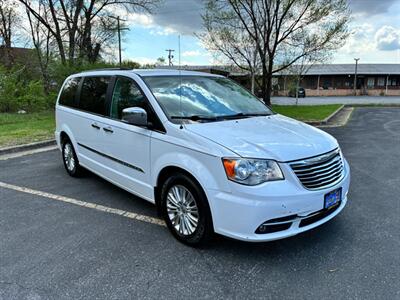 2015 Chrysler Town and Country Limited   - Photo 6 - Winchester, VA 22601