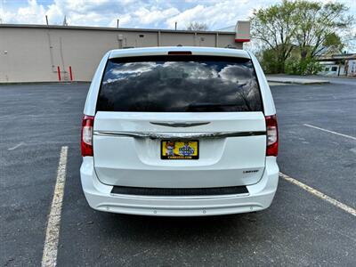 2015 Chrysler Town and Country Limited   - Photo 8 - Winchester, VA 22601