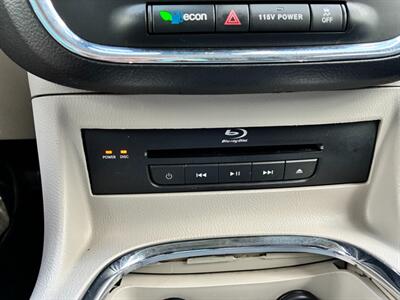 2015 Chrysler Town and Country Limited   - Photo 3 - Winchester, VA 22601