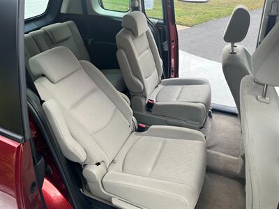 2009 Mazda Mazda5 Sport   - Photo 10 - Winchester, VA 22601