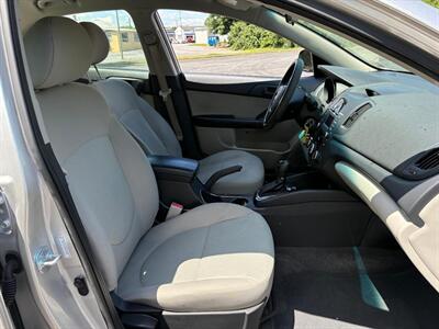 2012 Kia Forte EX   - Photo 8 - Winchester, VA 22601