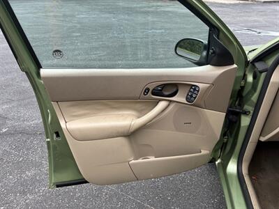 2007 Ford Focus ZX4 S - Photo 11 - Winchester, VA 22601
