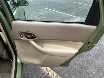 2007 Ford Focus ZX4 S - Photo 8 - Winchester, VA 22601