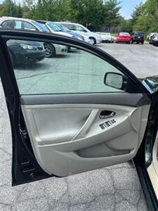 2010 Toyota Camry LE   - Photo 9 - Winchester, VA 22601