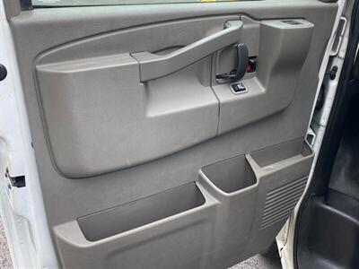 2018 Chevrolet Express LS 3500   - Photo 11 - Winchester, VA 22601