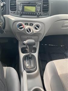 2010 Hyundai ACCENT GLS - Photo 7 - Winchester, VA 22601